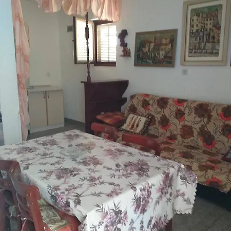 Apartmán Antica Ground Floor Sleeps 5 Komiža