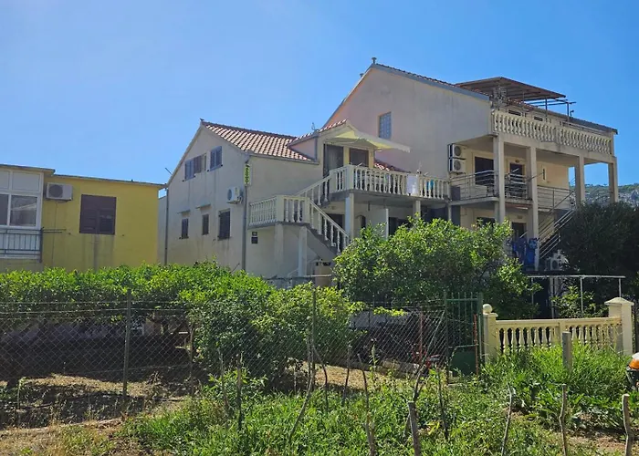 Antica Ground Floor Sleeps 5 Komiža